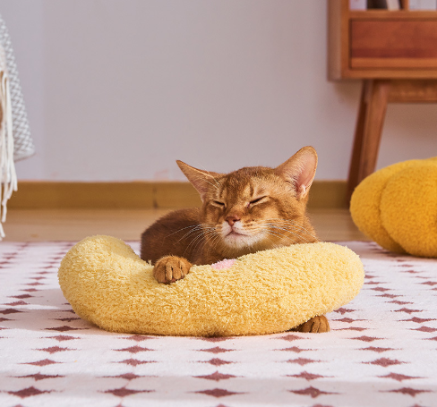Pet pillow, cat U-shaped pillow, dog pillow, neck protection, deep sleep toy, pet crescent pillow
